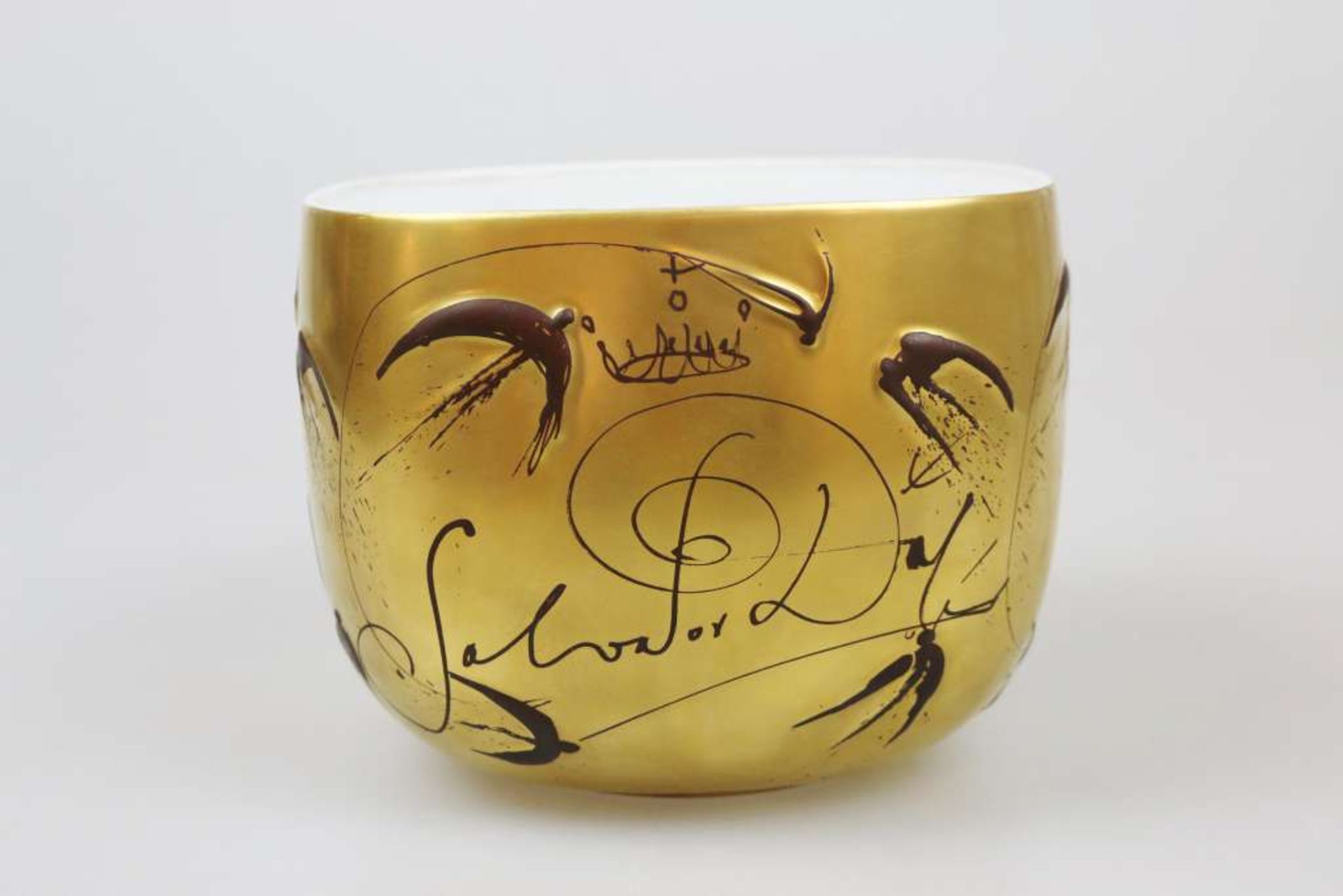 Rosenthal, Schale "Suomi", Dekor Salvador DALI (1904-1989), goldgrundig mit Braun, farbige - Bild 3 aus 5