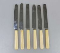 Set von sechs Messer, Joseph Rodgers & Sons, Sheffield England, 1. Viertel 20. Jh., Beingriffe,