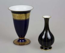 Zwei Vasen Rosenthal, Kobaldblau mit reicher Goldradierung, H: 23,3 u. 20 cm.