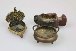Drei Ölbrenner/Lampen/Kessel, Asien, 19./20. Jh., Metall, L. ca. 12 cm.