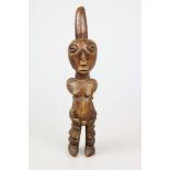 Stehende männliche Figur, Zentralafrika, Holz, dunkelbraune Patina, überproportional großer Kopf mit