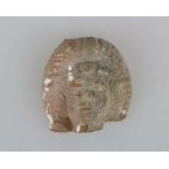 Ägypten, kleiner, halbplastischer Tonkopf, evtl. Fragment einer kleinen Pharaonenmaske, wohl