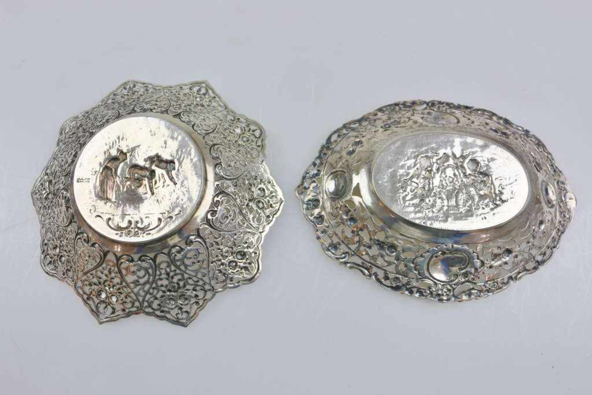 Zwei kleine Schalen, 800er Silber, 20. Jh., durchbrochner Fahne, floralem Dekor, Spiegel einmal - Bild 2 aus 3