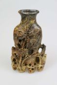Vase, Speckstein, China, aufwendiges Päoniendekor, a jour gearbeitet, mit Vogeldarstellung. H. 24