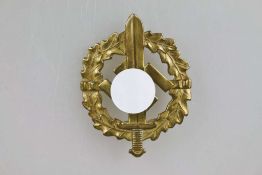 SA-Sportabzeichen in Gold, Bronze vergoldet 1. Typ, rückseitig "Eigentum d. Chefs d.