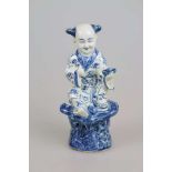 Lachender Chinese, Porzellan, China, Blau/ Weiß- Malerei, H. 30 cm.