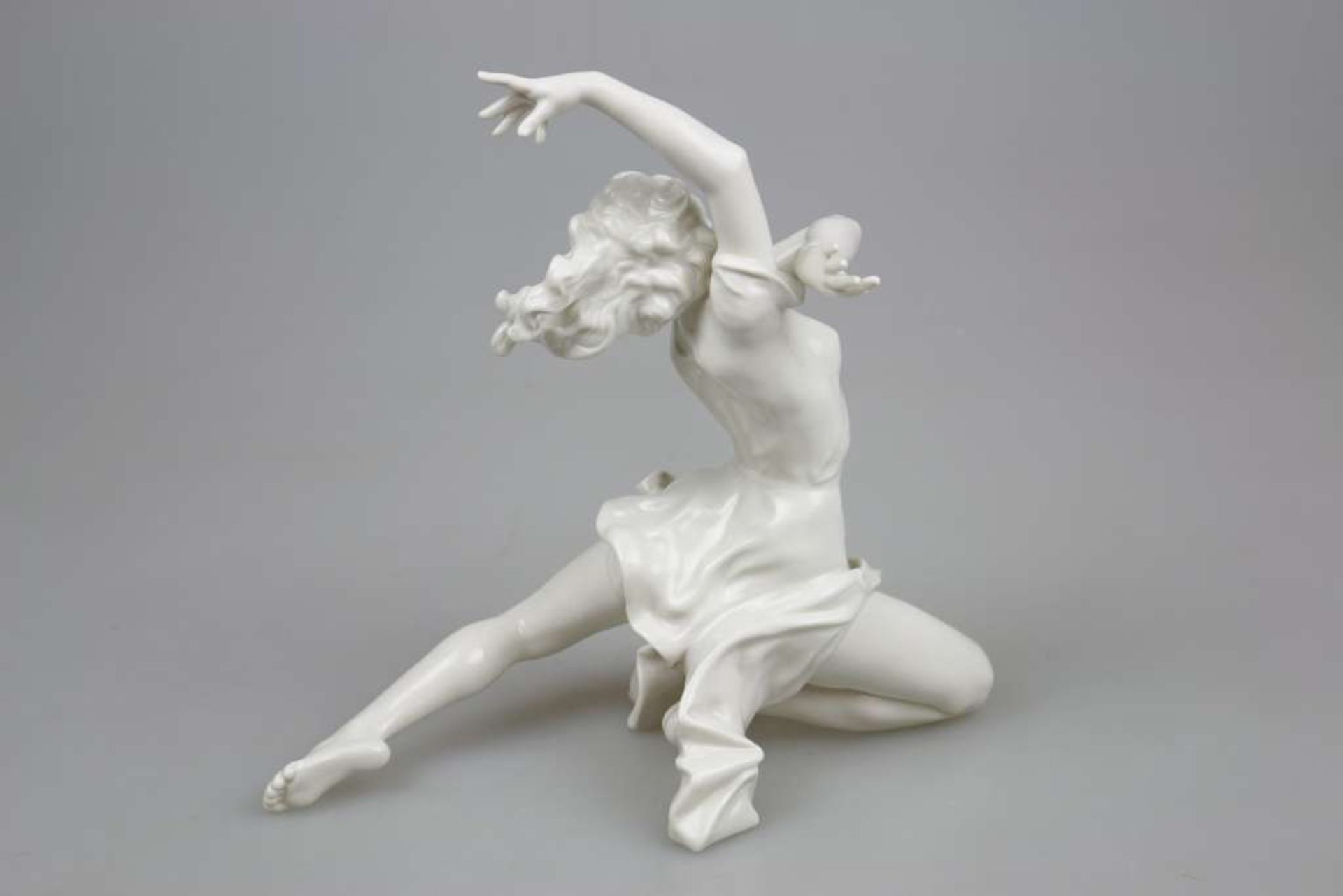 Hutschenreuther Figur "Finale", vollplastische Darstellung einer Tänzerin, Weißporzellan, Entwurf - Bild 2 aus 5