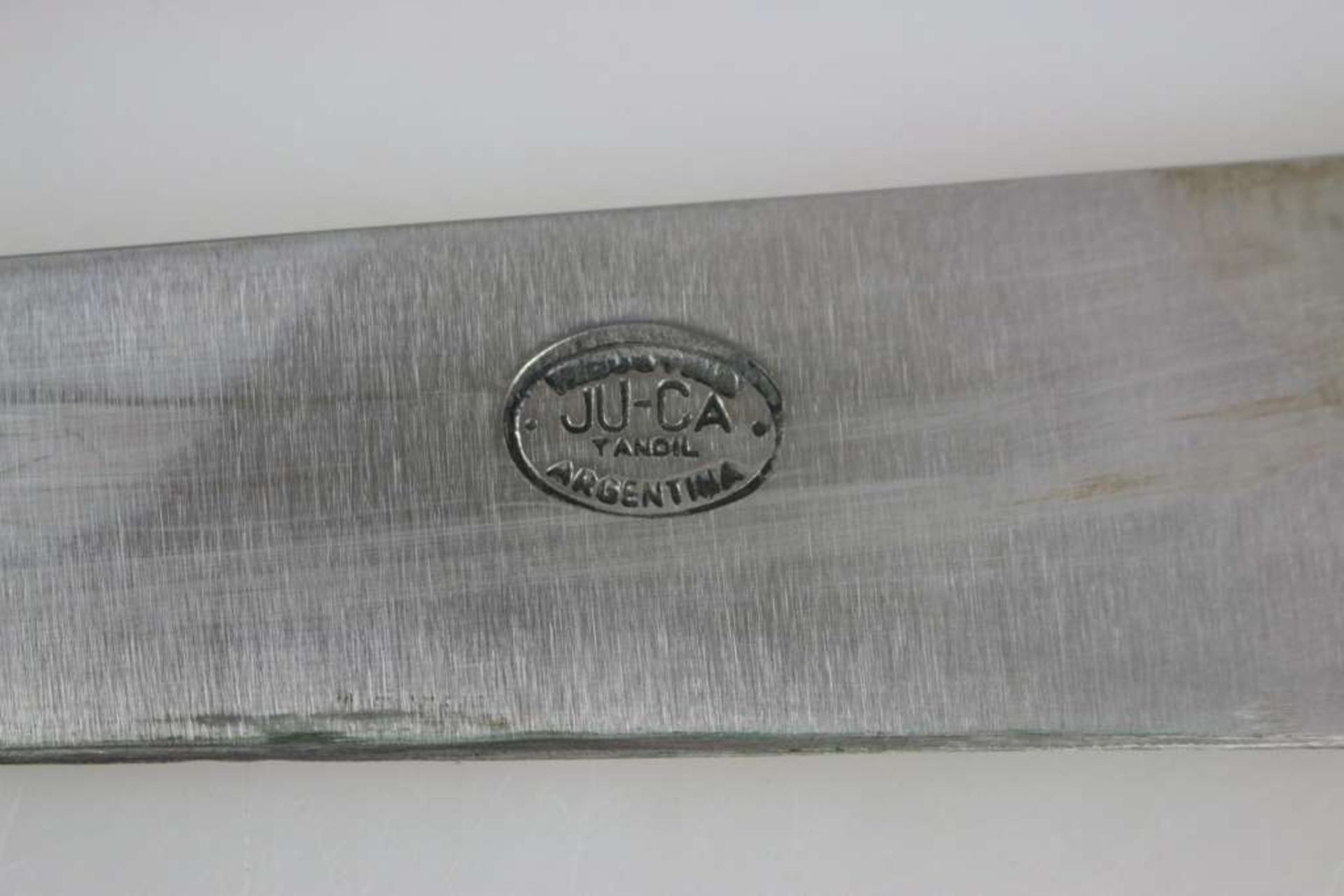 Gaucho-Messer, Argentinien, breite Rückenklinge mit Stempel "JU-CA, Tandil, Argentina", Griff aus - Image 3 of 4