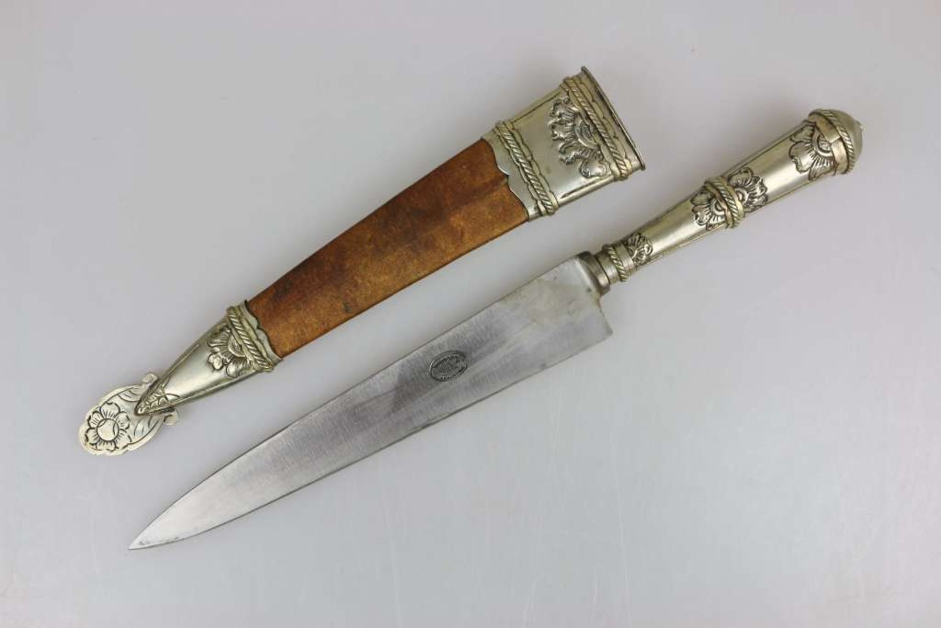 Gaucho-Messer, Argentinien, breite Rückenklinge mit Stempel "JU-CA, Tandil, Argentina", Griff aus