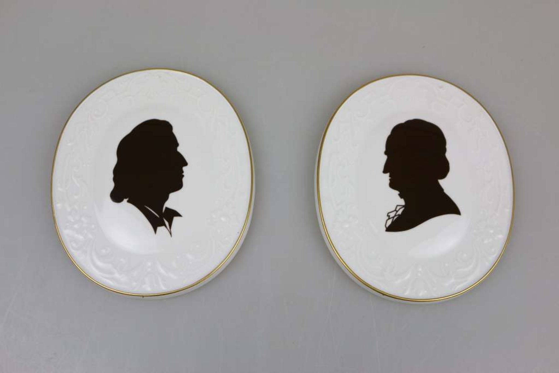 Meissen, 2 Porzellan Platten mit Silhouettenbildern in Schattenrissmanier von Friedrich von Schiller