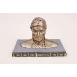 Dante, Kopf und Schulter Büste des Dichters Dante Alighieri, Bronzeguss, beschriftet "Dantes", Höhe: