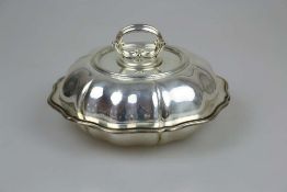 Schale mit Haube, 835er Silber, Wilkens, D: 27 cm, Gewicht: 1211 g. Handhabe abdrehbar.