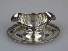 Sauciere mit bombierter Wandung und gewelltem Rand, 835er Silber, Wilkens, L.: 20 cm, H.: 8 cm,