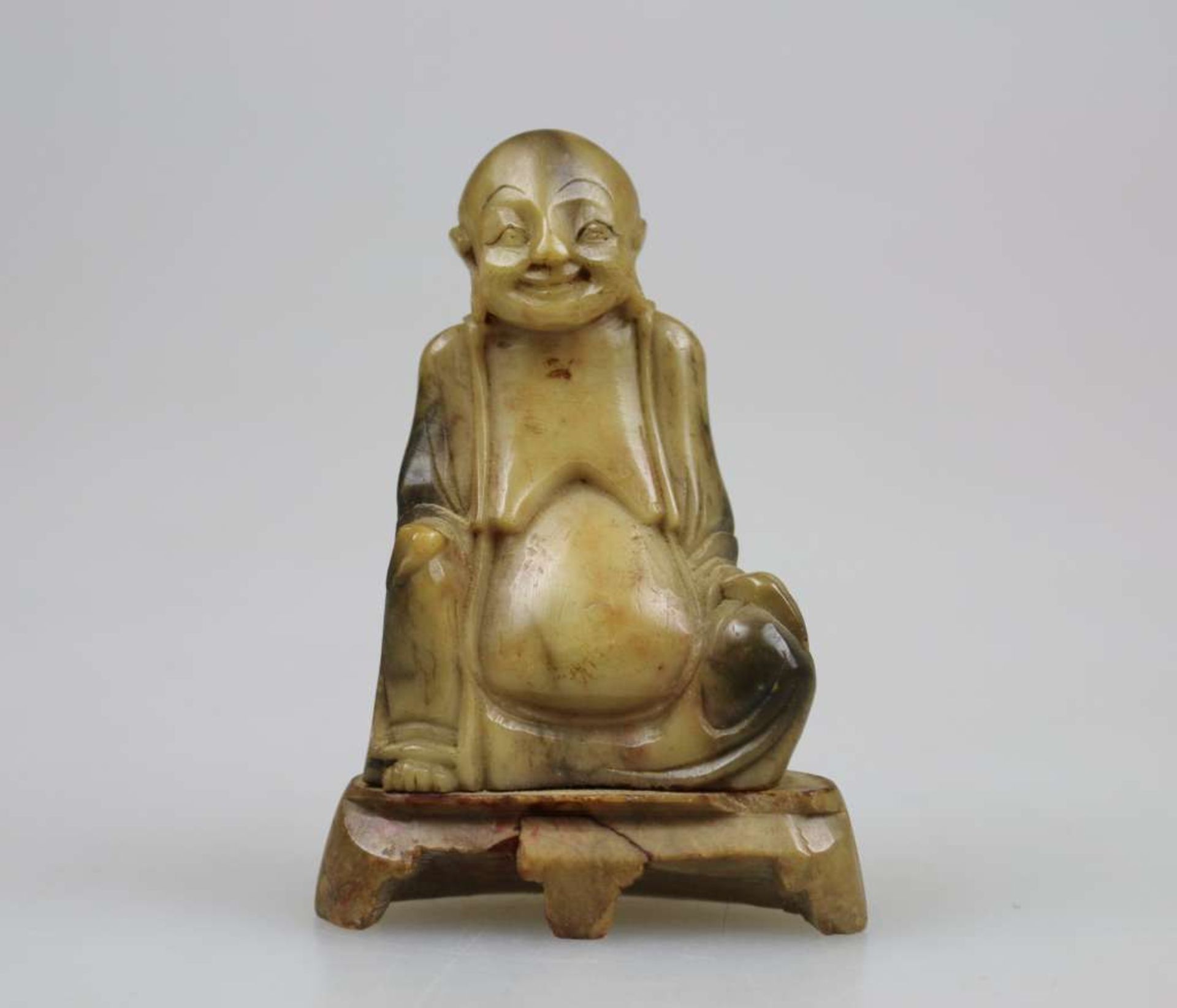 China, Buddha, feine Specksteinschnitzerei, Qing-Dynastie, H.: ca. 8,5 cm.