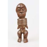 Männliche Figur, Zentralafrika, wohl Kongo, evtl. Nkisi, Holz, dunkelbraune Patina, Maskengesicht