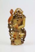 China, Heiligen-Figur, Speckstein, H. 9,5 cm.