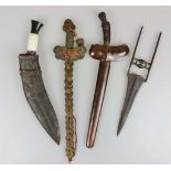 Konvolut von 4 verschiedenen Blankwaffen, Kukri, Kris (Klinge beschädigt), Katar (wohl gereinigter