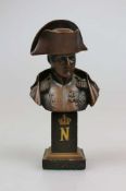 Napoleon, Miniaturbronzebüste auf Kunstmarmorsockel, verso bez. Oscar Gladenbeck u. Co., H. mit