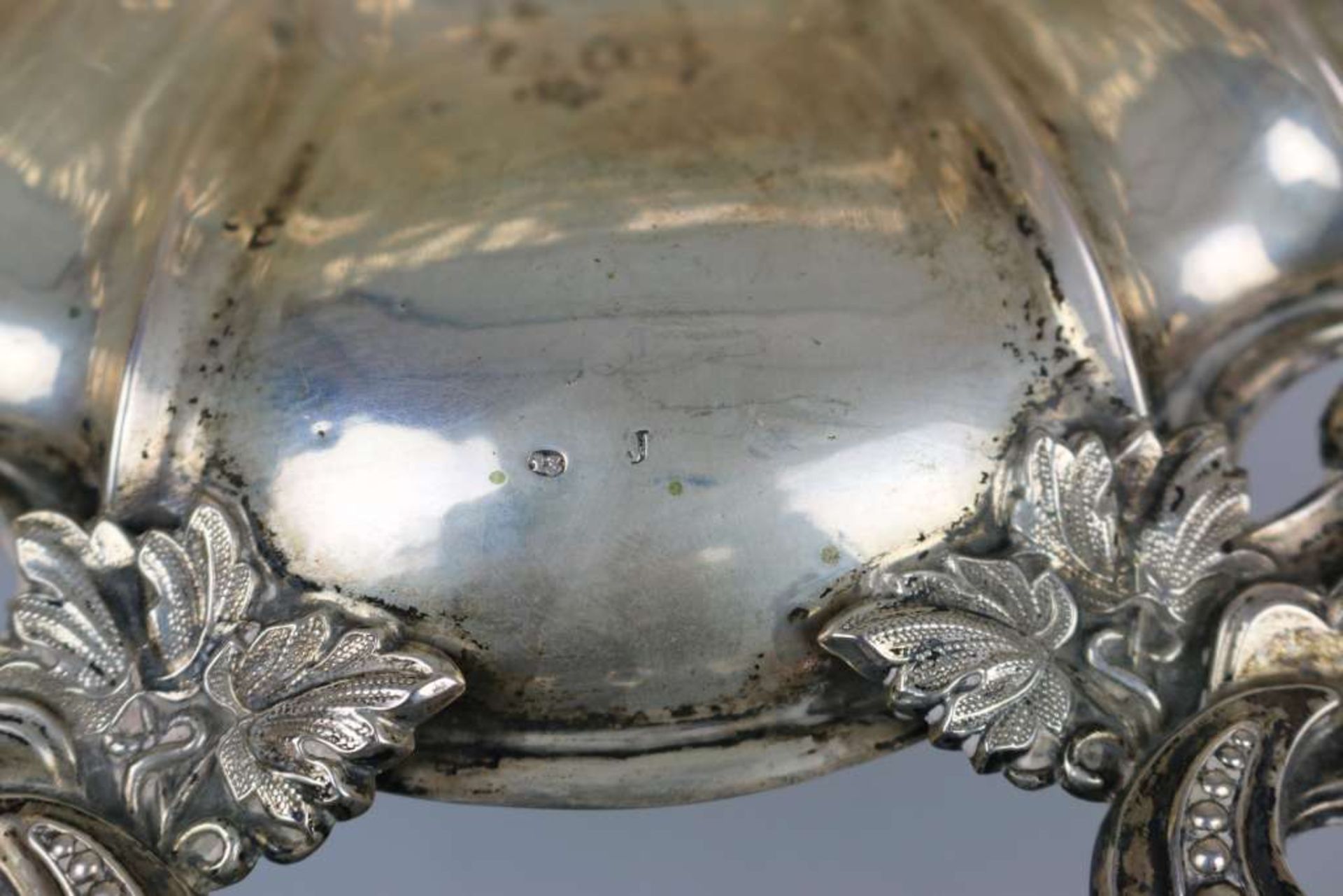 Obstschale, Silber, 13 lötig, ovalförmige Schale mit zwei Henkel auf vier Füßen, geschwungenem - Bild 3 aus 3