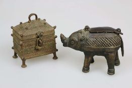 Paar Behältnisse: Elefantendose und Truhendose, Indien, Metallguss, H. Truhendose ca. 14 cm.