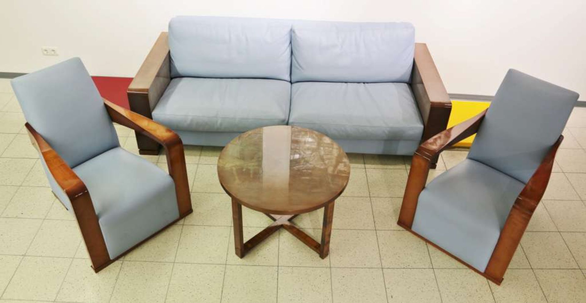 Hugues CHEVALIER (XX-XXI), Sitzgarnitur Ying, Sofa 2-Sitzer, 2 Sessel und passender Tisch im Art