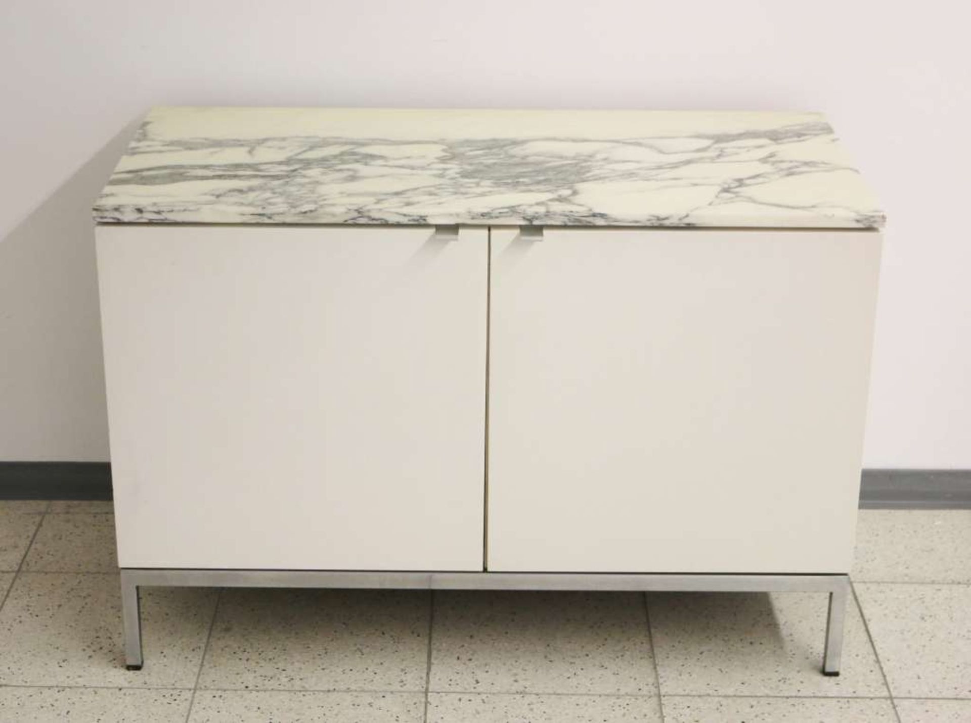 Florence KNOLL (1917-2019), Sideboard, Entwurf: 1961, Ausführung: Knoll International, Gestell aus