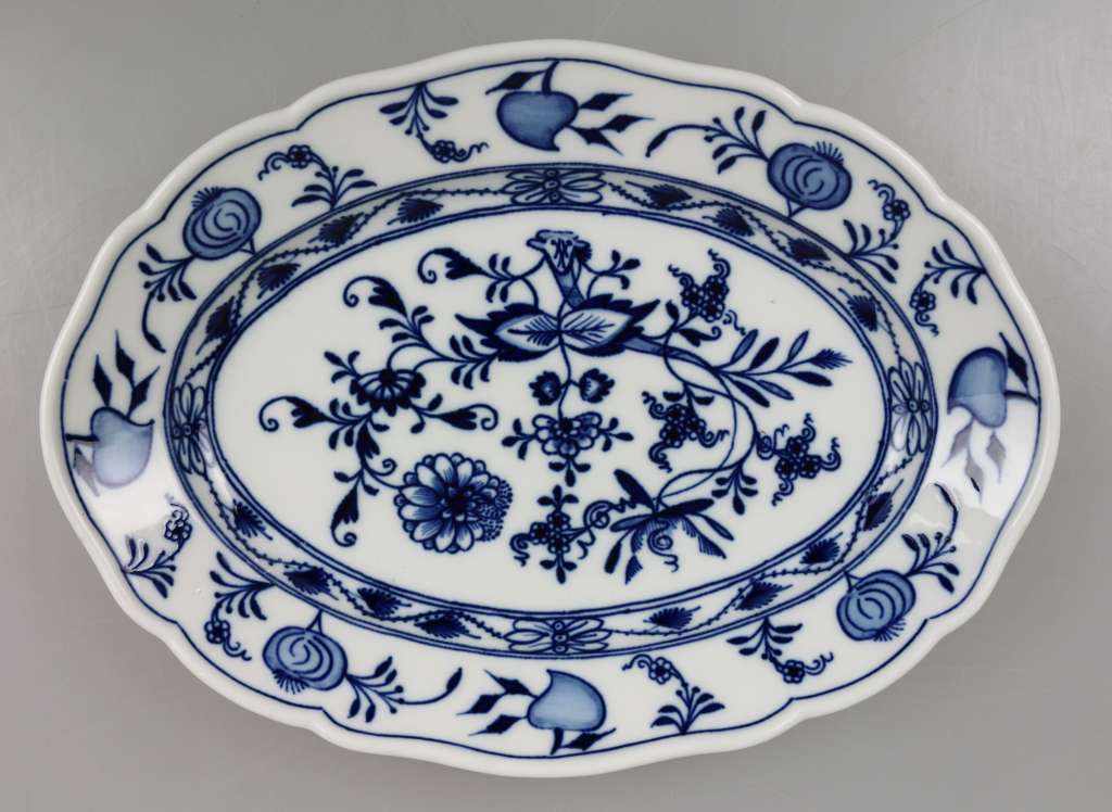 Meissen, ovale Vorlege-Platte, Zwiebelmuster, unterglasurblaue Schwertermarke, Knaufzeit, mit 2 - Image 2 of 4