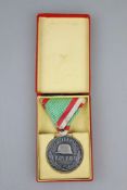 Österreich Ungarn, Kriegserinnerungsmedaille "PRO DEO ET PATRIA 1914-1918", am original Dreiecksband