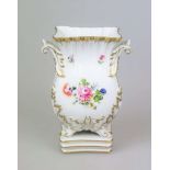 HEREND Vase, wohl Dekor "Petit Bouquet de Rose", 20. Jh., Henkelvase auf Volutenstand und mehrfach
