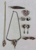 Schmuckset, 925er Sterling Silber, mit Perlen in vers. Formen, Blätter-Dekor, 2 Ketten, 2 Ringe, 2
