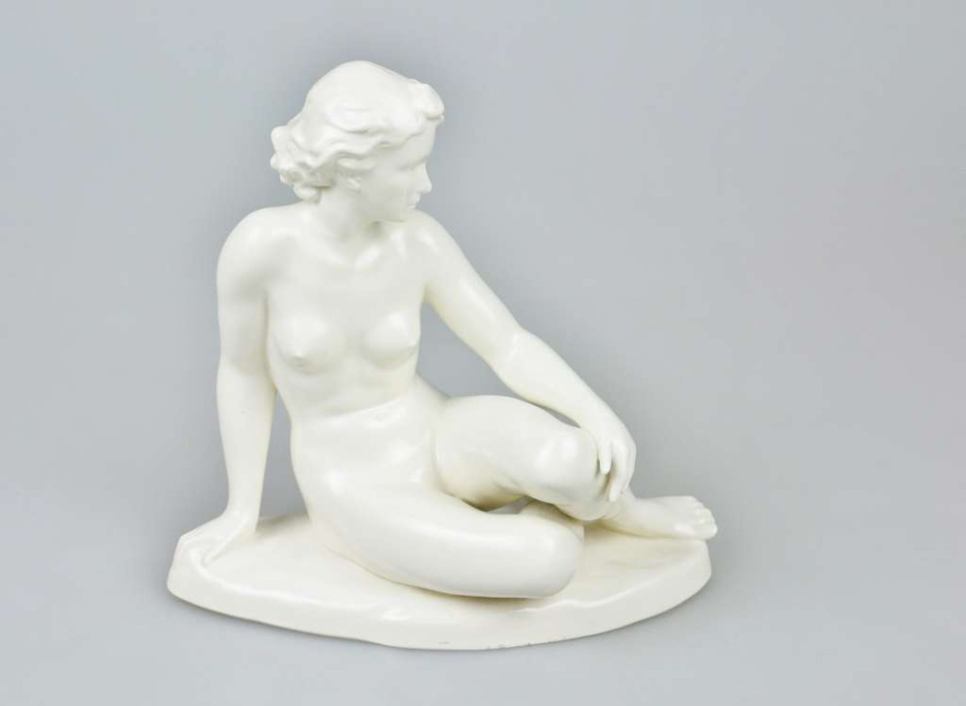 Porzellanfabrik Cortendorf Julius Griesbach, Keramik-Figur, "Sitzender, weiblicher Akt" um 1950,