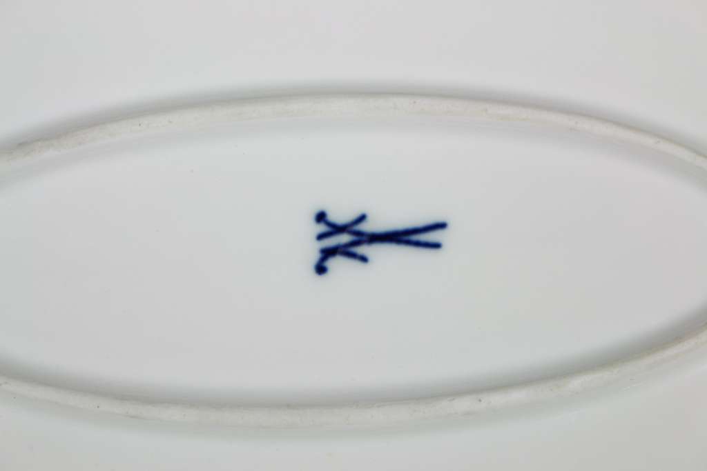 Meissen, ovale Vorlege-Platte, Zwiebelmuster, unterglasurblaue Schwertermarke, Knaufzeit, mit 2 - Image 4 of 4