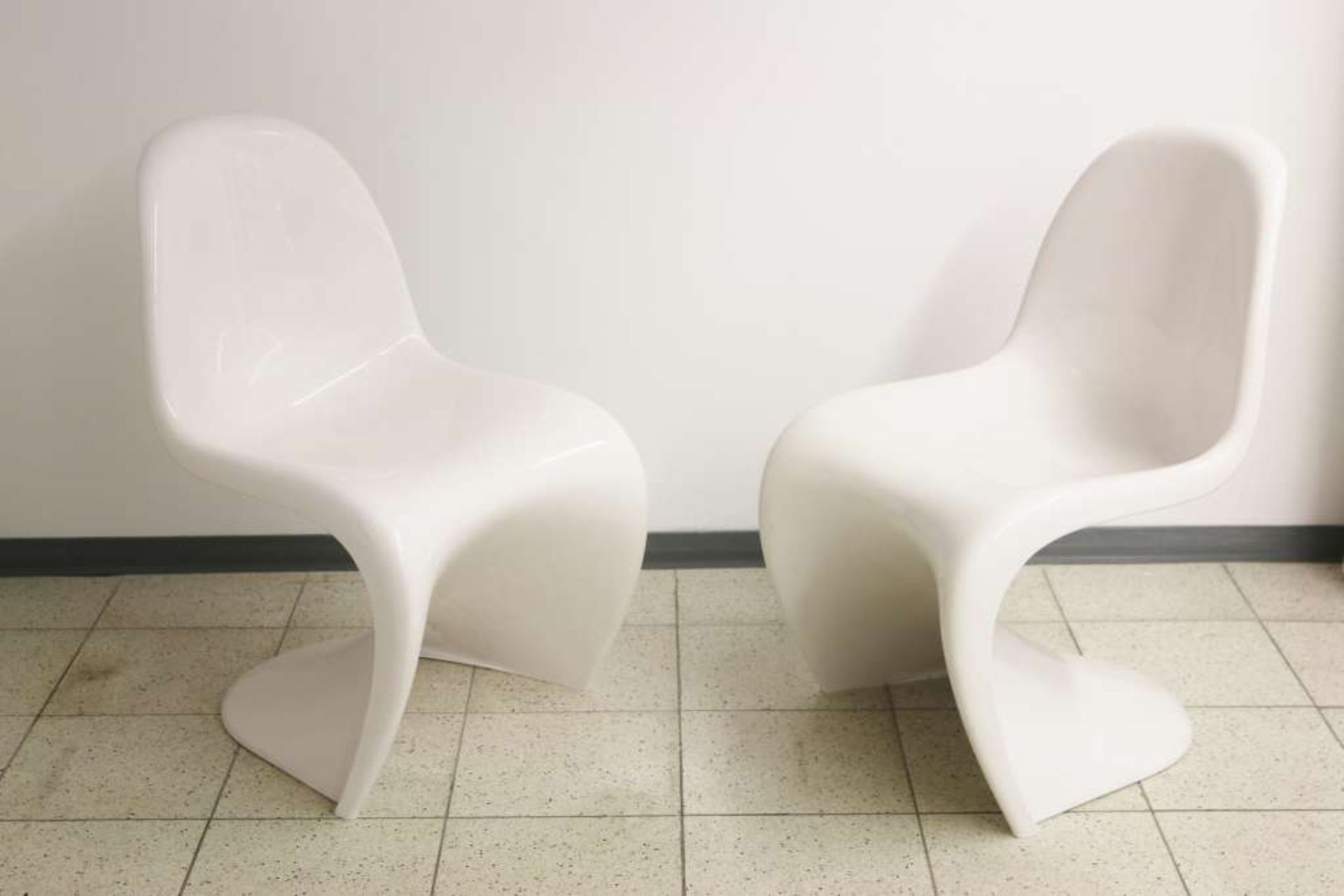 Panton Chair Classic, Paar Stühle an der Unterseite gemarkt. Herman Miller, Fehlbaum Production