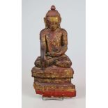 Buddha Amitayus im Lotussitz, Mandalay Region Burma, 19. Jh., Holz mit Resten der rot-goldenen