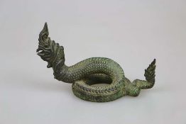 Schlangenfigur/Naga, wohl Thailand, 19./20. Jh., Metall, Schutzgottheit. H. 15,5 cm, L.: ca. 21 cm.