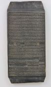 China, Druckplatte aus Holz, beidseitig mit Schriftzeichen besetzt. Maße: ca. 44 x 20 cm.