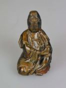 China, Tigeraugen Figur, sitzende Guan Yin, Göttin der Barmherzigkeit, Höhe ca. 11 cm.