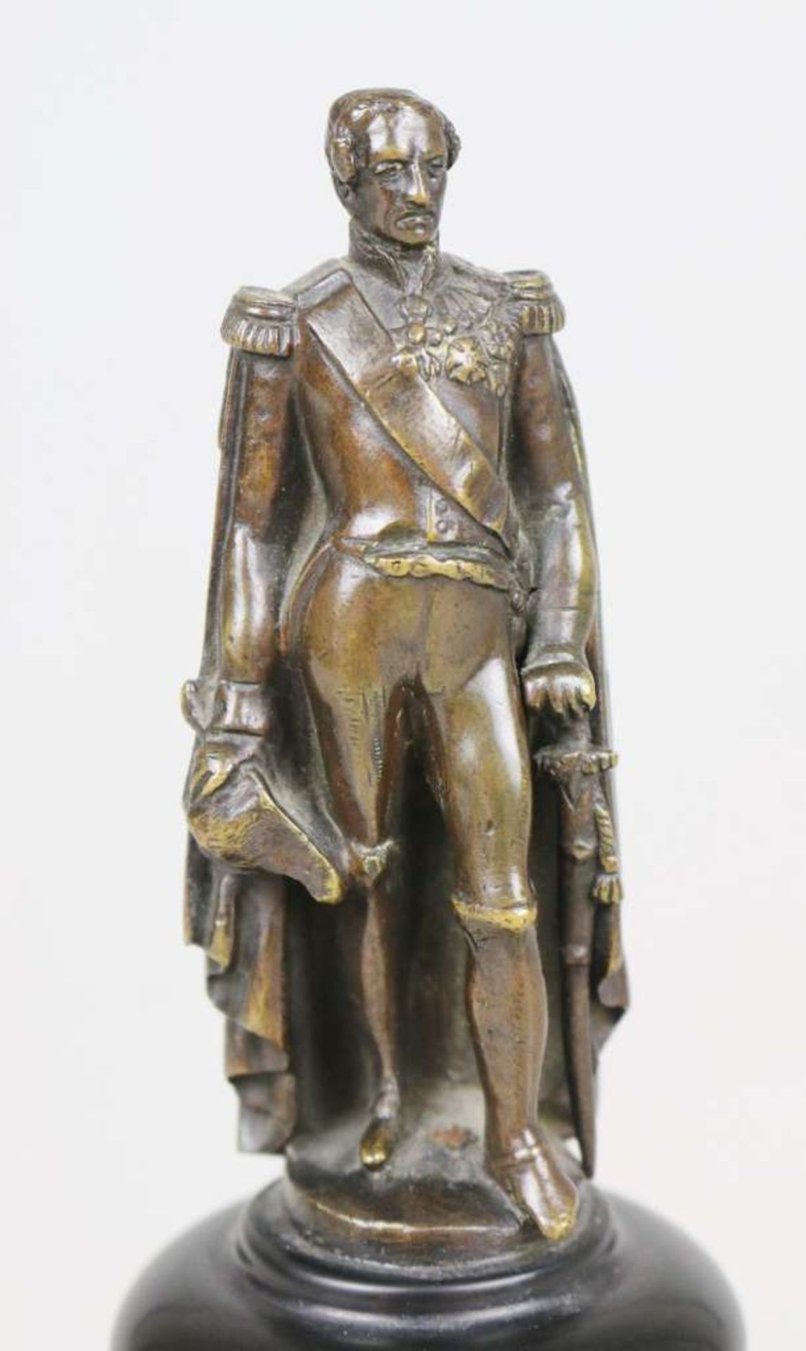 Bronze Figur eines Feldherren in Uniform mit Orden und Säbel, sehr fein gearbeitet, evtl. - Bild 3 aus 3