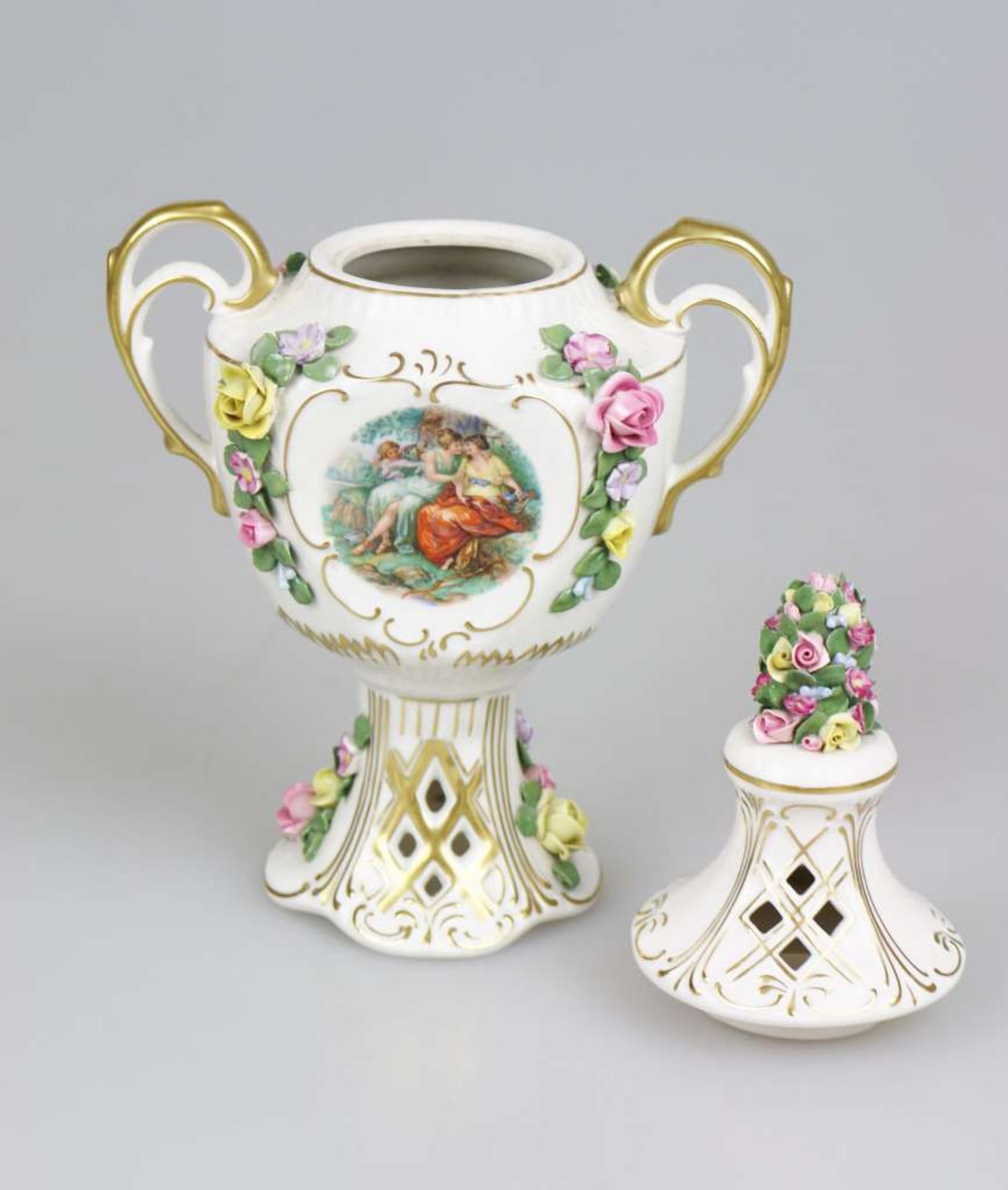 Potpouri-Vase, Sandizell, Bayern, Marke 1951-60, Rokoko-Form, besetzt mit plastischen Blüten, auf - Image 2 of 3