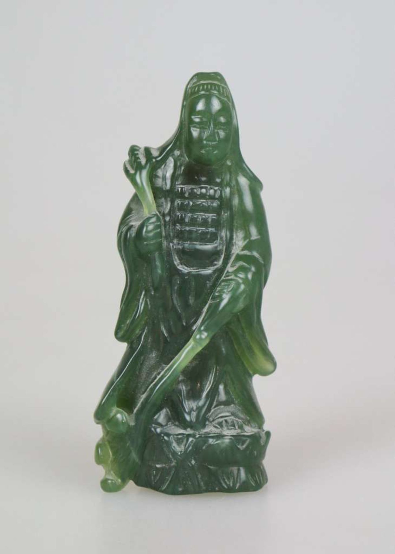 China, Jadefigur, wohl Guan Yin, Göttin der Barmherzigkeit, Höhe ca. 13 cm.