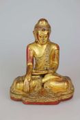 Buddha Statue Burma, Holz vergoldet, 18/19 Jh. Mandalay Periode. Höhe ca. 40 cm. Mit der rechten