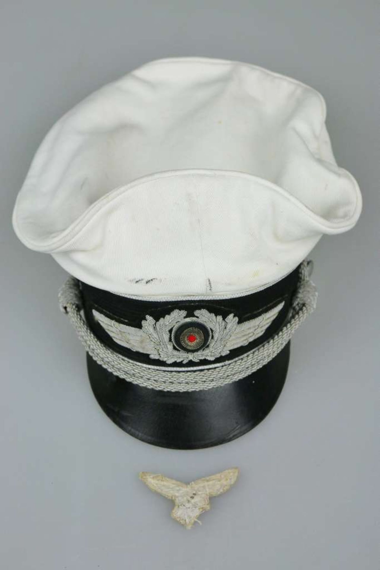Luftwaffe, weiße Sommerschirmmütze für Offiziere. Sattelform mit abnehmbarem Mützendeckel aus weißem