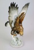 Hutschenreuther, "Adler", Entwurf Karl TUTTER (1883-1969), polychrom gefasst, am Boden