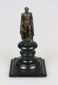 Bronze Figur eines Feldherren in Uniform mit Orden und Säbel, sehr fein gearbeitet, evtl.