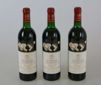 Rotwein, 3 Flaschen Château Mouton-Rothschild 1er Cru Classé, 1986, Bordeaux Pauillac 0,75 L.. Der