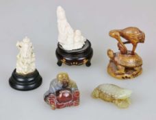 Fünf figürliche Kleinteile, verschiedene Materialien und Darstellungen, Ganesha Figur beschädigt,