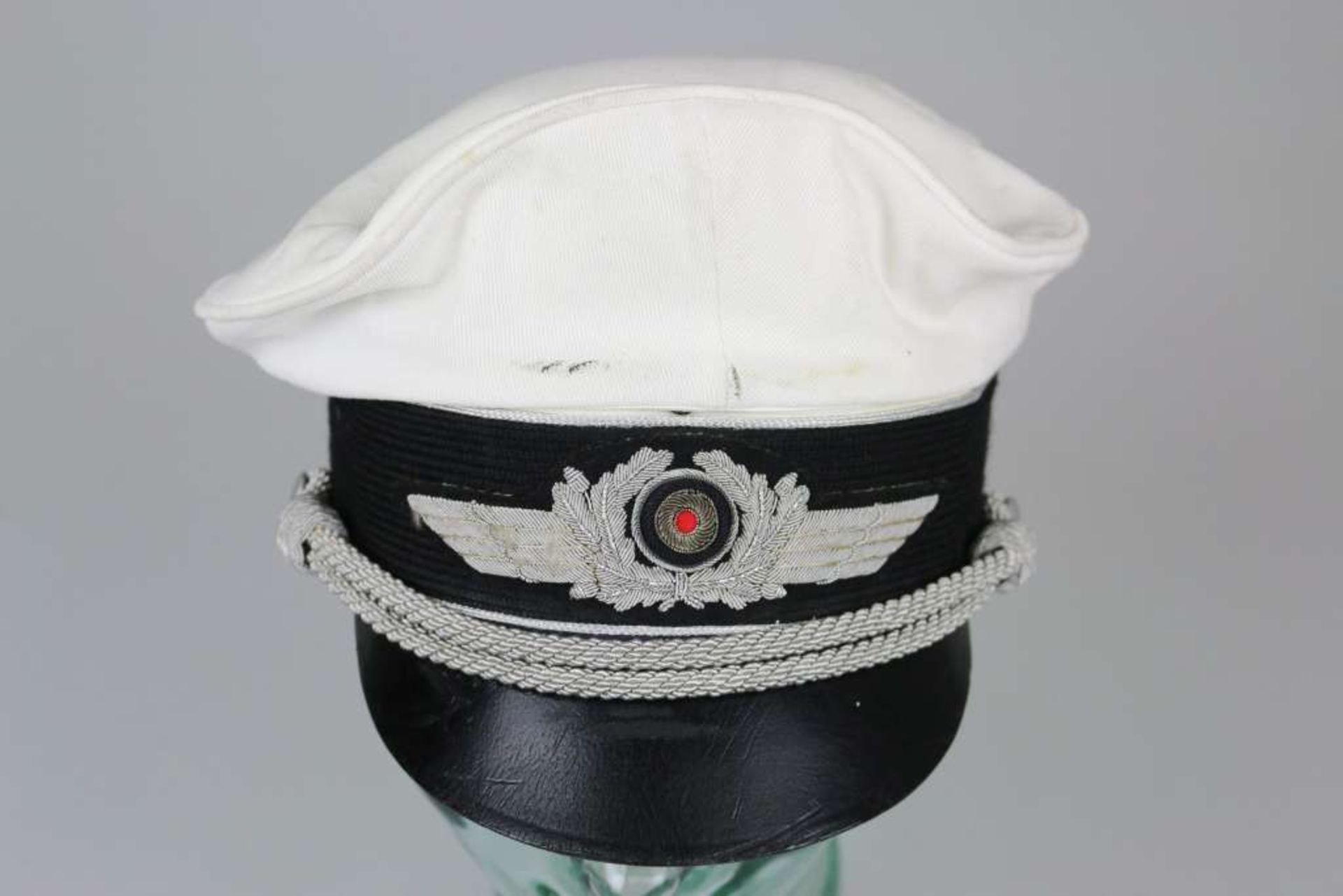 Luftwaffe, weiße Sommerschirmmütze für Offiziere. Sattelform mit abnehmbarem Mützendeckel aus weißem - Image 8 of 8