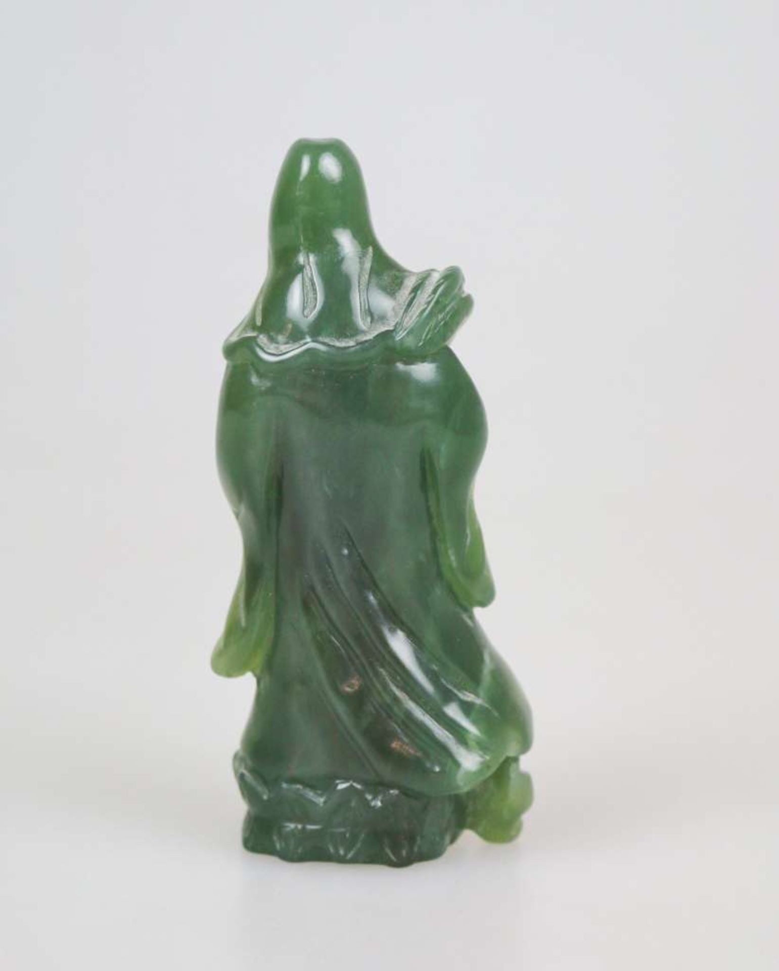 China, Jadefigur, wohl Guan Yin, Göttin der Barmherzigkeit, Höhe ca. 13 cm. - Bild 2 aus 2