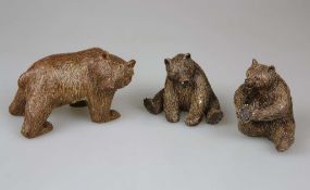 Titolla (XX) zugeschrieben, Finnland, Bärenfamilie, 3 Stück, Keramik, am Boden je monogrammiert TT