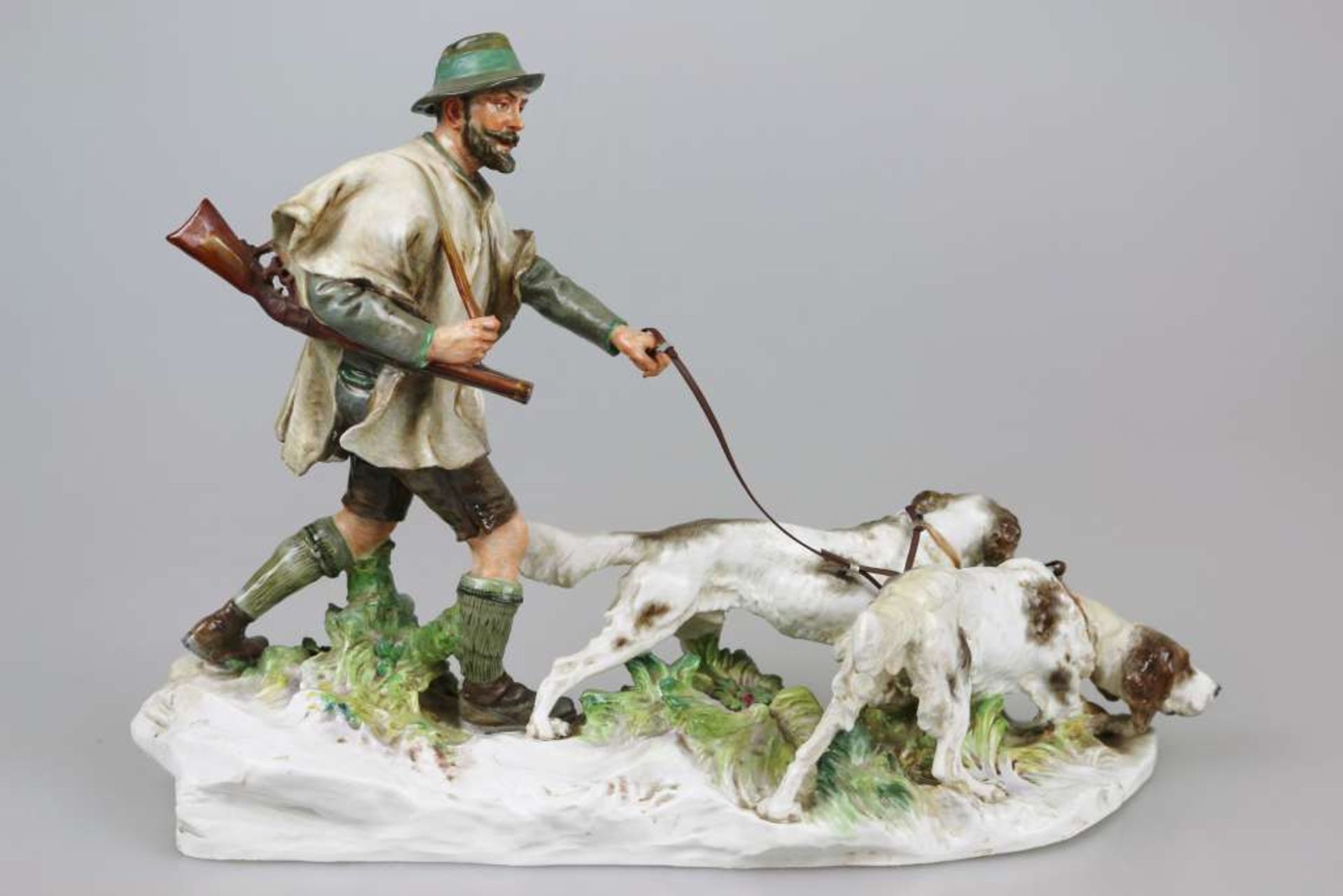 Meissen Figurengruppe, Jäger mit zwei Jagdhunden, Entwurf Otto Jarl 1904, signiert und datiert, - Bild 5 aus 9